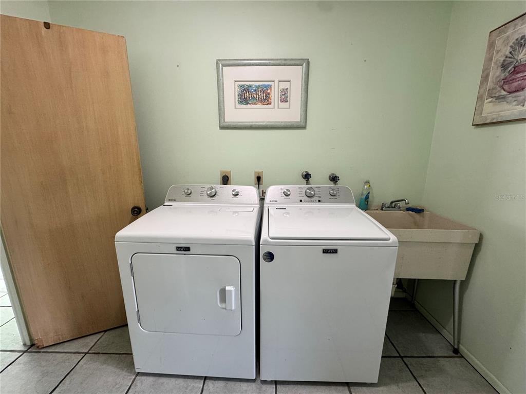 1048 Porpoise Road Venice, FL 34293 - Photo 22 of 26 a utility room with dryer and washer
