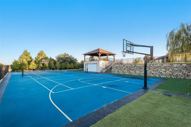 a view of a tennis court