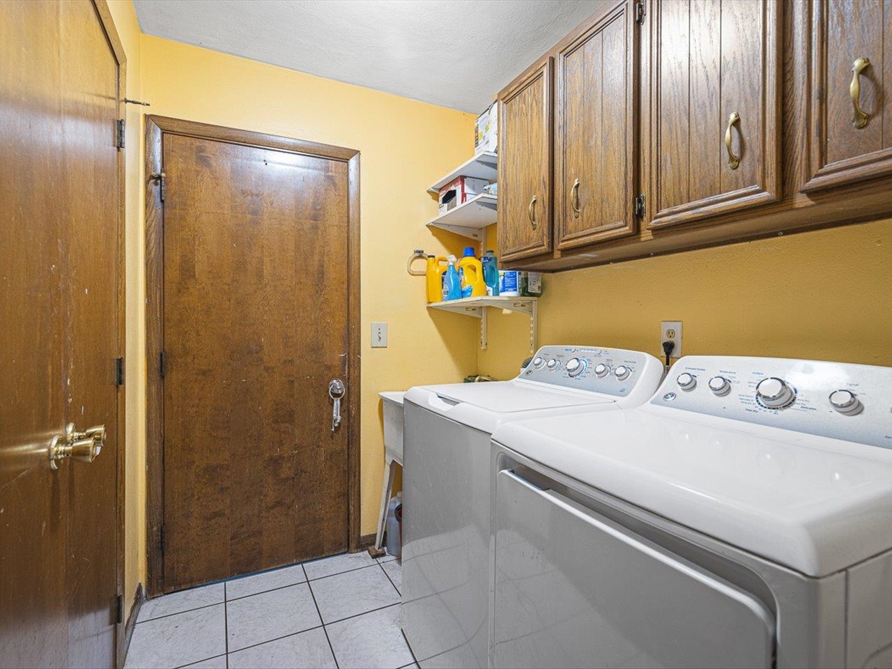 10383 Atwood Road Roscoe, IL 61073 - Photo 19 of 42 a utility room with dryer and washer