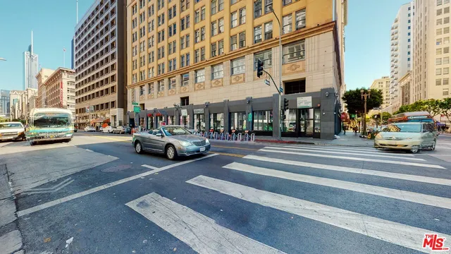 $2,000 | 215 West 7th Street, Unit 307, Los Angeles, CA 90014