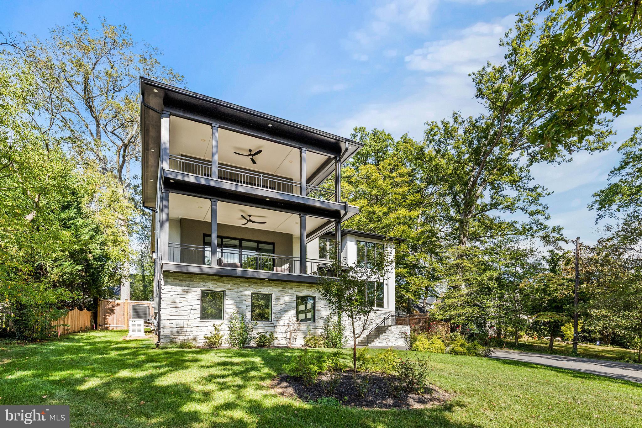 6884 Churchill Road McLean, VA 22101 - Photo 3 of 76