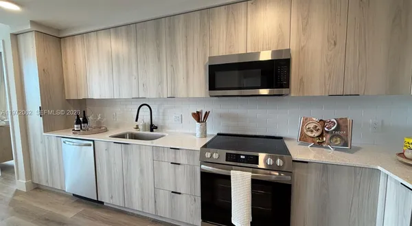 $4,110 | 1556 Northwest 110th Avenue, Unit LAVENDER A, Miami, FL 33172
