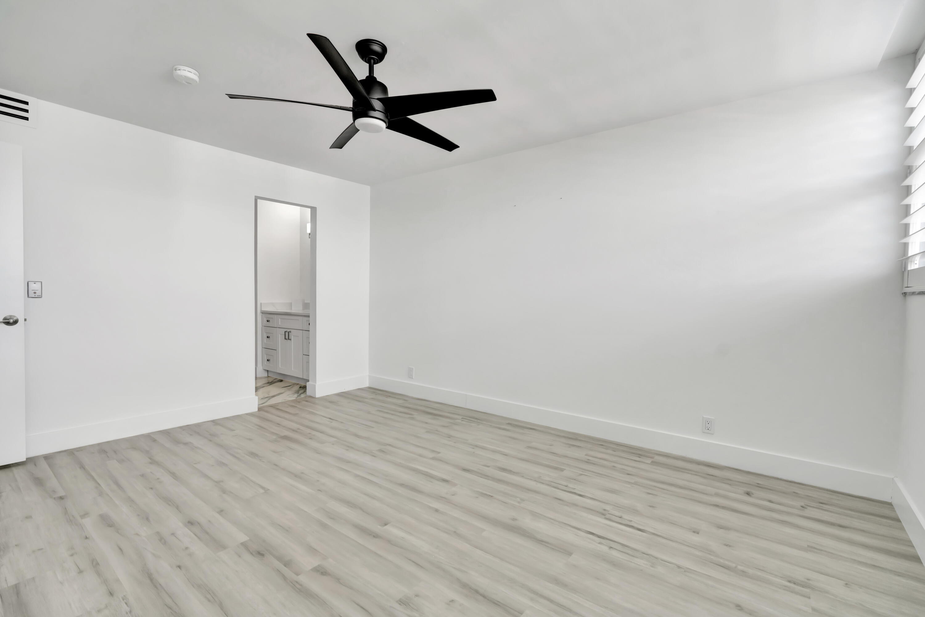 336 Golfview Road, Unit 1104 North Palm Beach, FL 33408 - Photo 22 of 54 wooden floor in an empty room