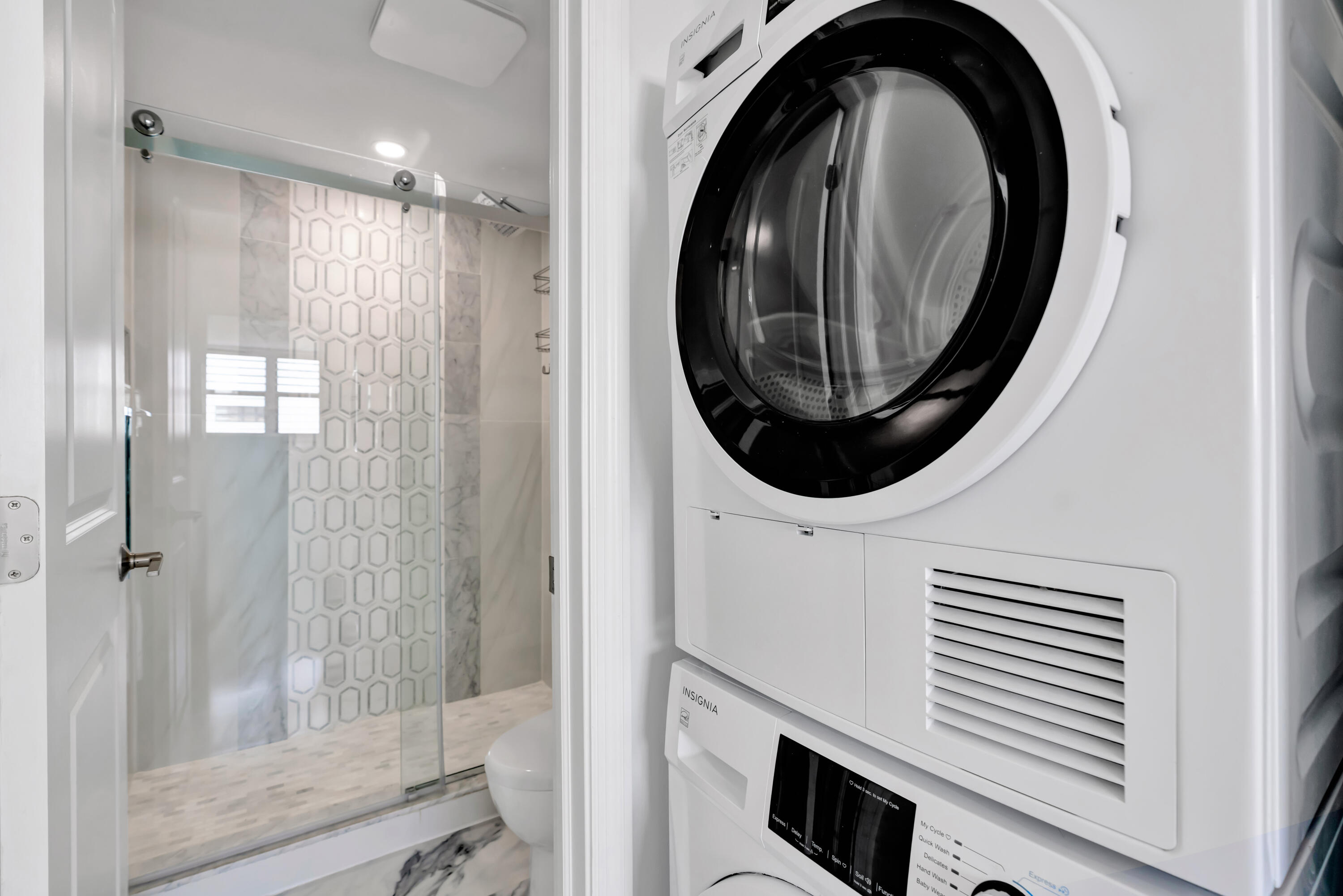 336 Golfview Road, Unit 1104 North Palm Beach, FL 33408 - Photo 29 of 54 a bathroom with a sink and a mirror