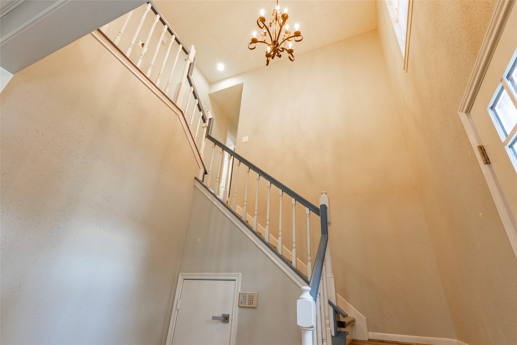 1227 Mabry Mill Road Houston, TX 77062 - Photo 5 of 39