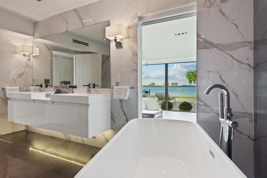 7972 Biscayne Point Circle Miami Beach, FL 33141 - Photo 12 of 26