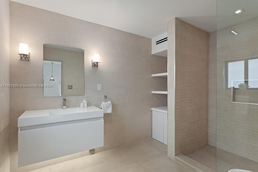 7972 Biscayne Point Circle Miami Beach, FL 33141 - Photo 15 of 26