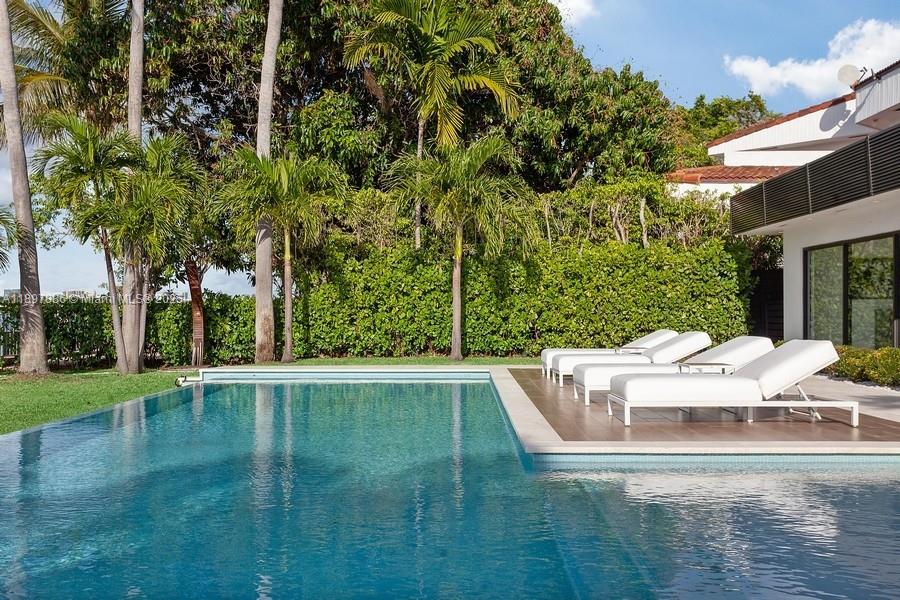 7972 Biscayne Point Circle Miami Beach, FL 33141 - Photo 23 of 26