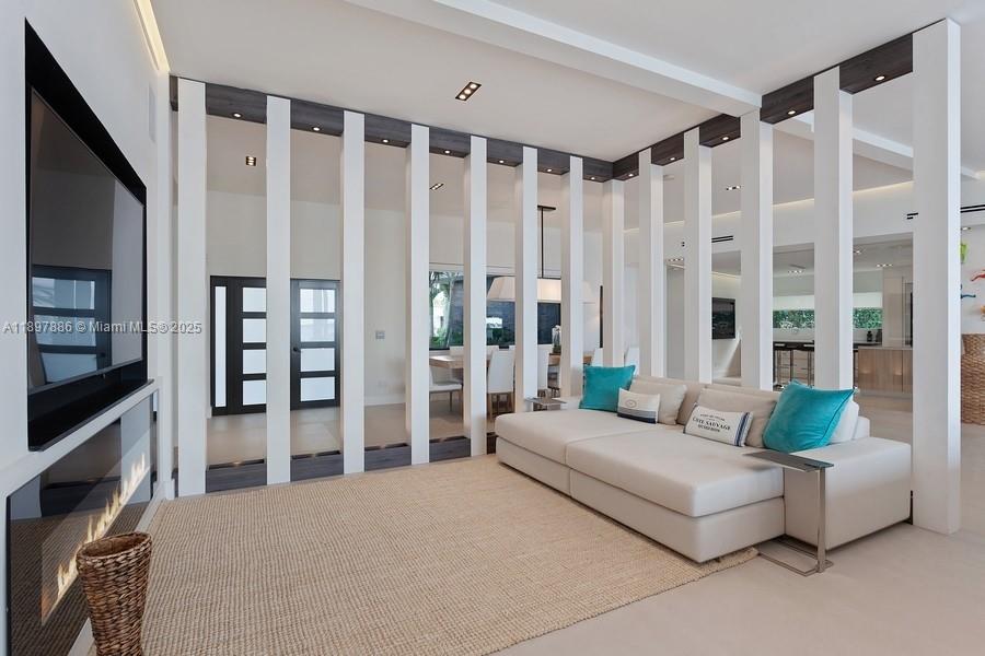 7972 Biscayne Point Circle Miami Beach, FL 33141 - Photo 4 of 26