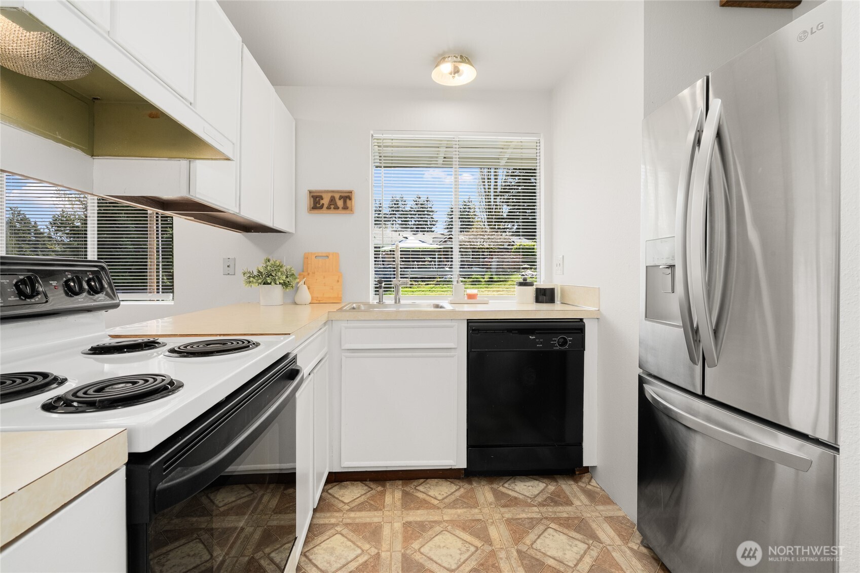 16220 Southeast 132nd Street Renton, WA 98059 - Photo 9 of 27