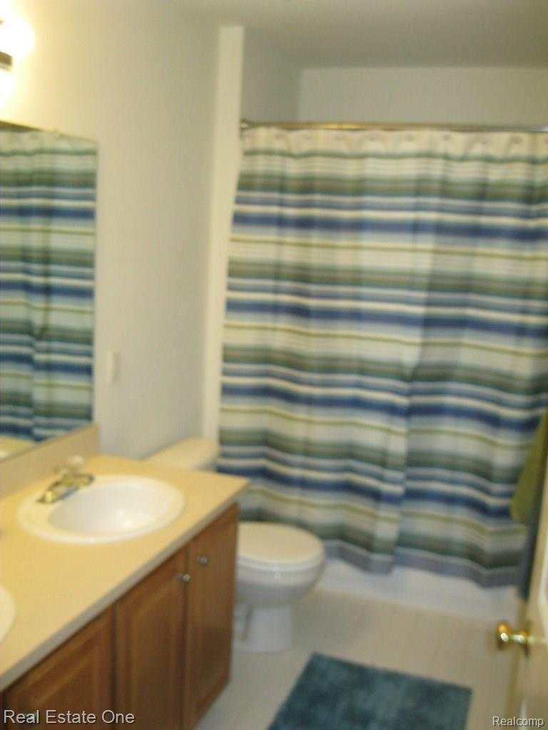 4245 Derry Court Rochester, MI 48306 - Photo 31 of 39 Full Bath 4