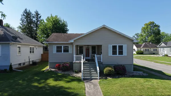 $169,000 | 212 Mitchell Street, Benton, IL 62812