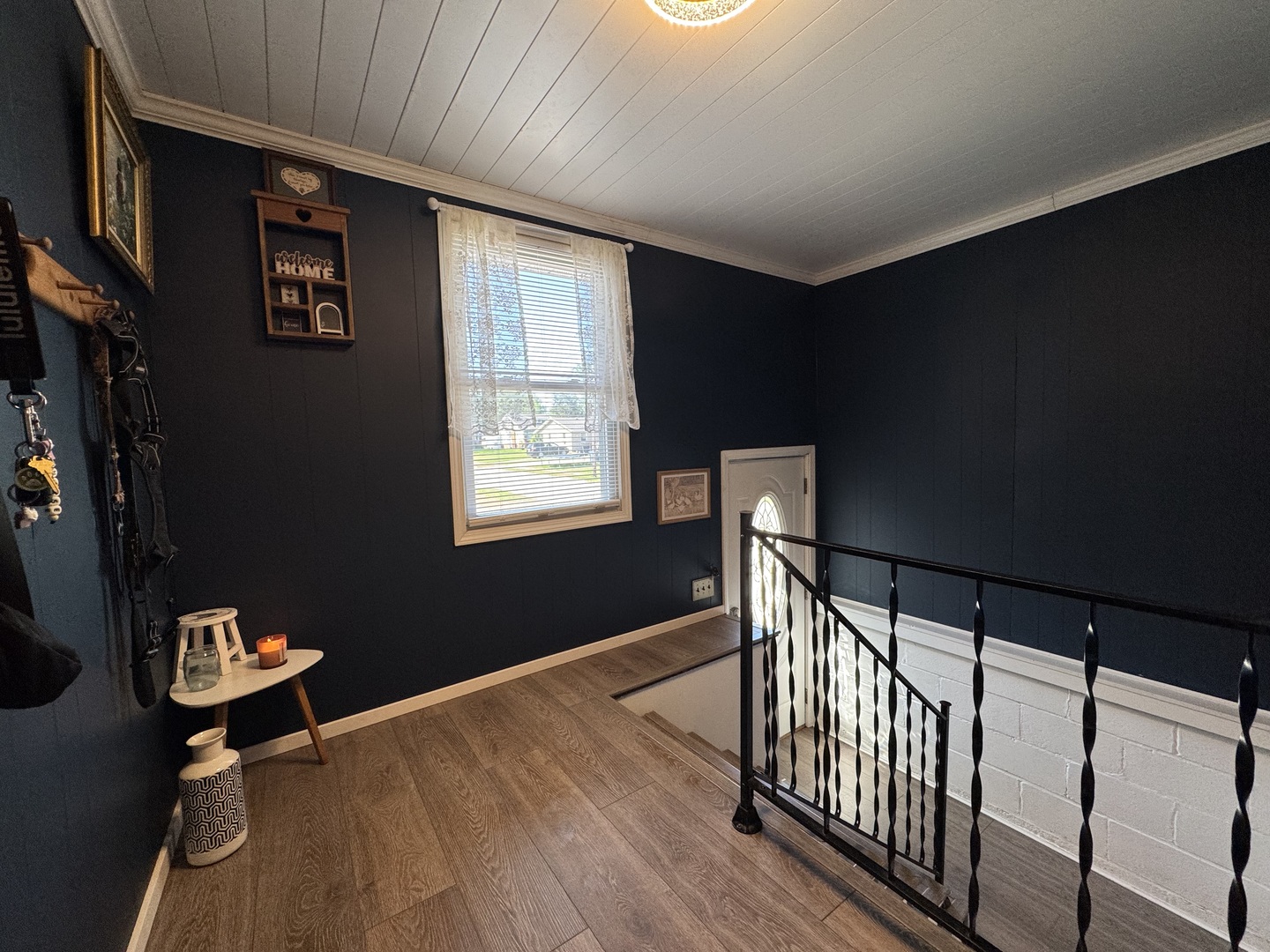 212 Mitchell Street Benton, IL 62812 - Photo 11 of 40 a view of livingroom with furniture and windows