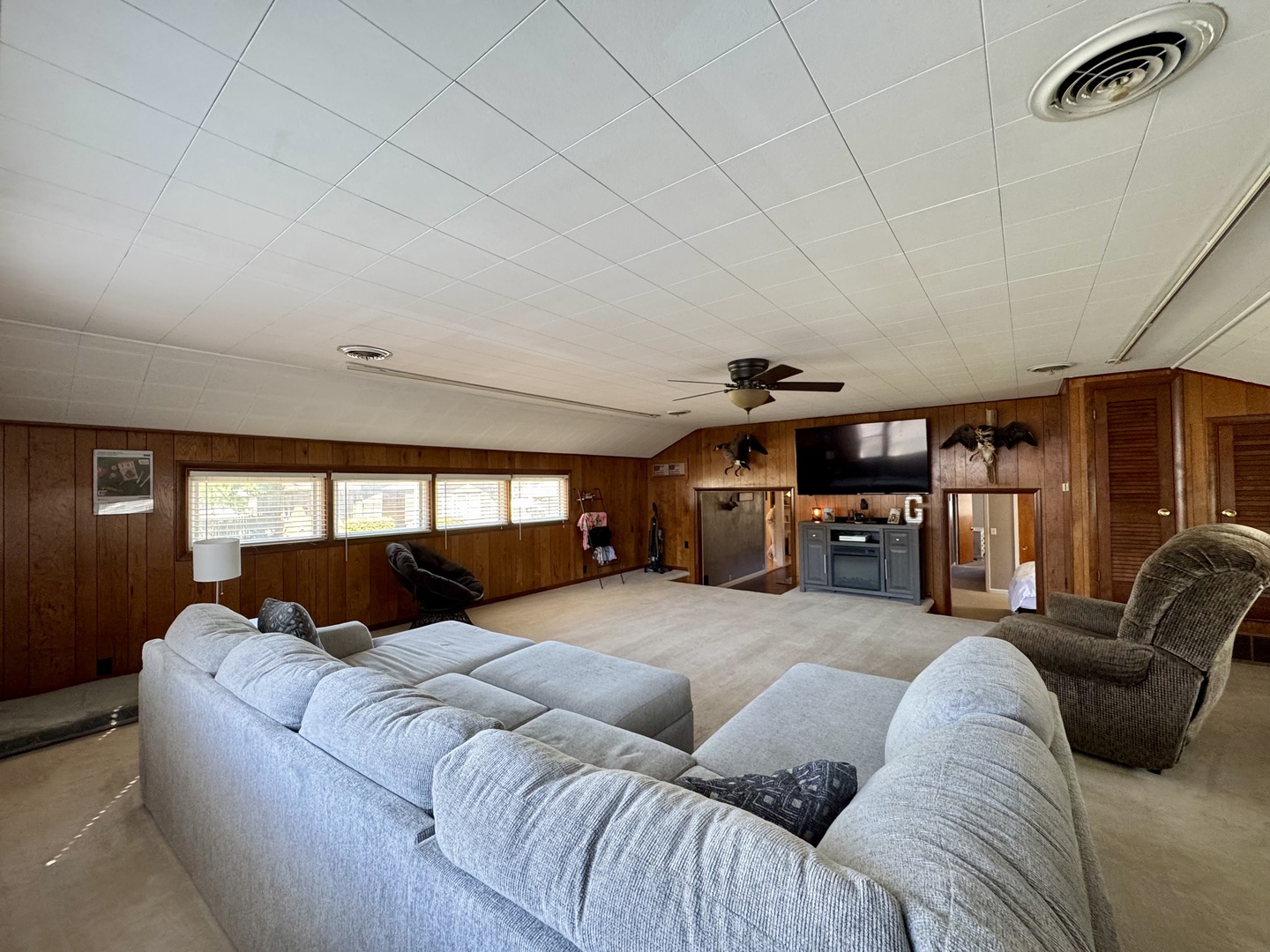 212 Mitchell Street Benton, IL 62812 - Photo 18 of 40 a living room with furniture