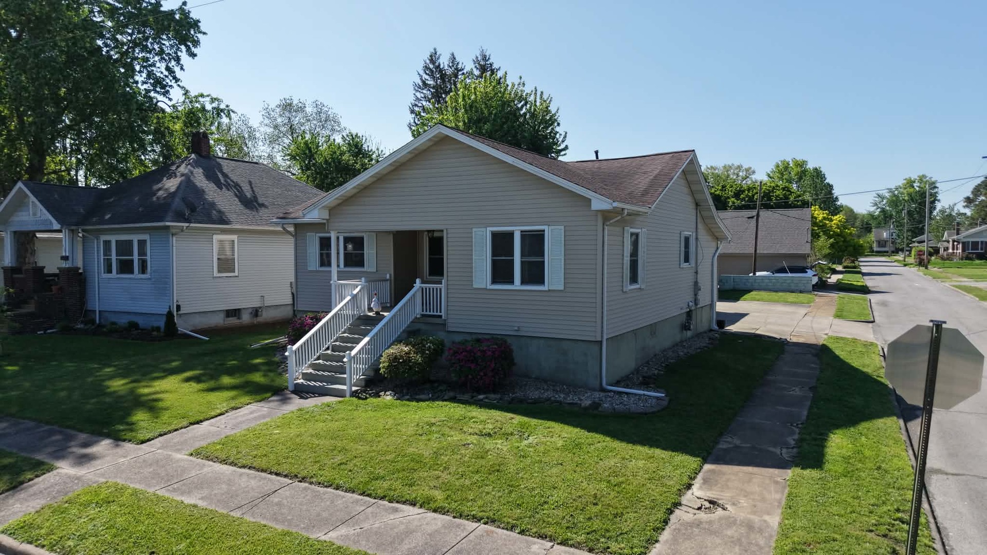 212 Mitchell Street Benton, IL 62812 - Photo 2 of 40 a front view of a house with garden