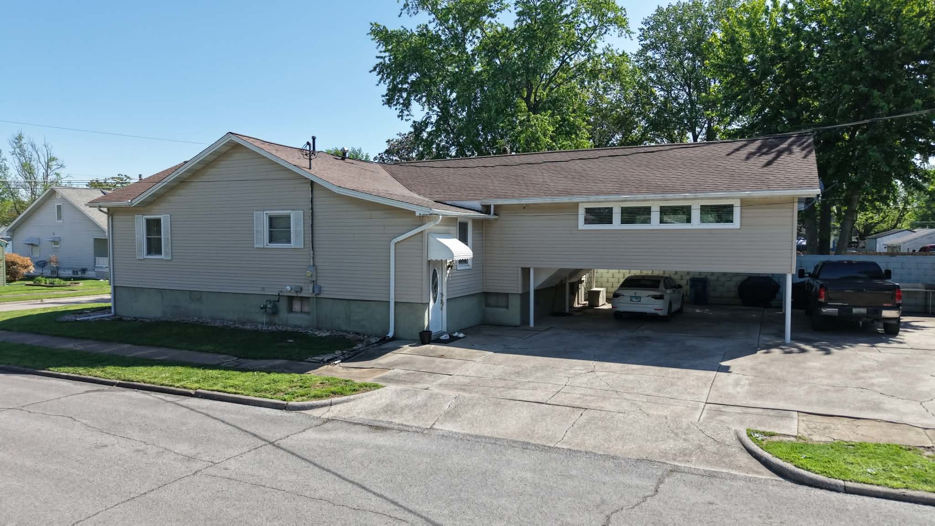 212 Mitchell Street Benton, IL 62812 - Photo 3 of 40 a view of a house with a patio