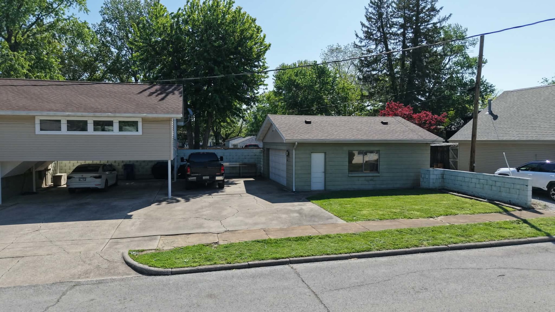 212 Mitchell Street Benton, IL 62812 - Photo 5 of 40 a house view with a backyard space