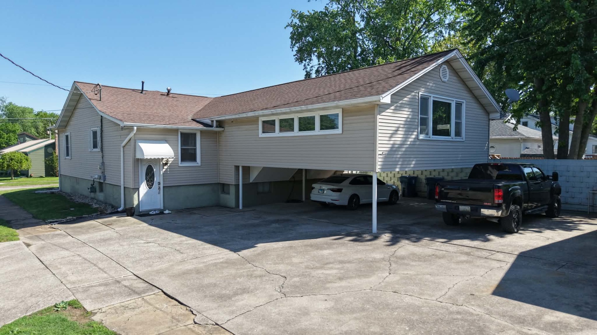 212 Mitchell Street Benton, IL 62812 - Photo 6 of 40 a view of a house with a patio