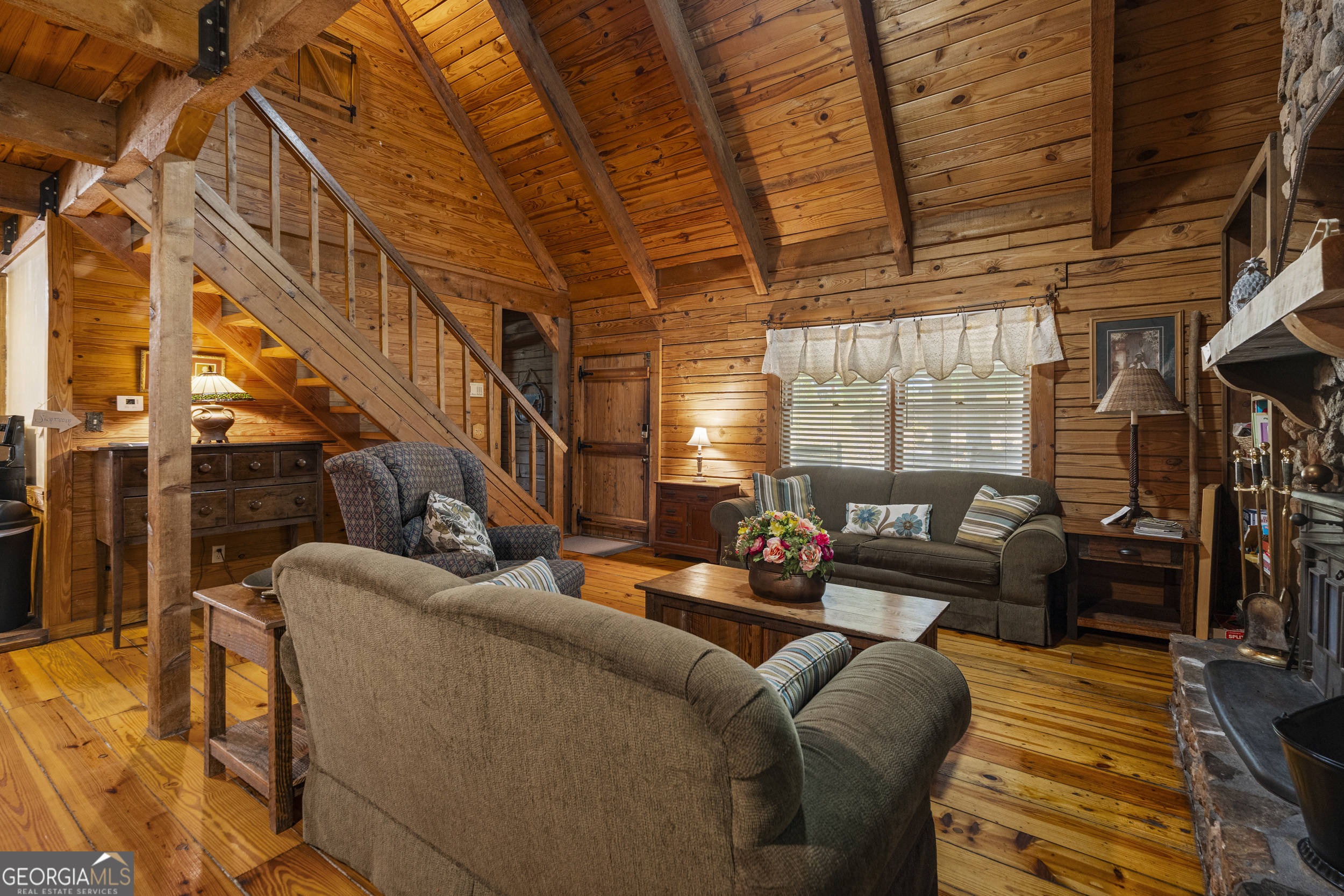 299 South L Street Hamilton, GA 31811 - Photo 4 of 36 a balcony with furniture