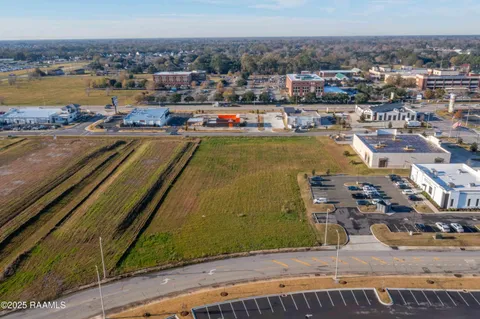 $3,067,500 | 306 Meadow Farm Drive, Lafayette, LA 70508