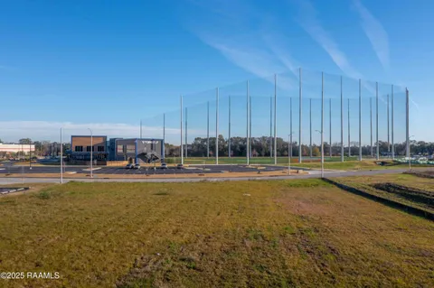 $3,067,500 | 306 Meadow Farm Drive, Lafayette, LA 70508