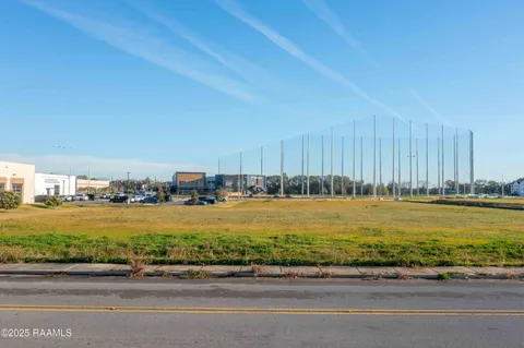 $3,067,500 | 306 Meadow Farm Drive, Lafayette, LA 70508