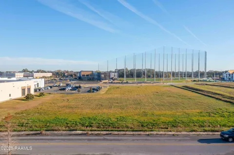 $3,067,500 | 306 Meadow Farm Drive, Lafayette, LA 70508