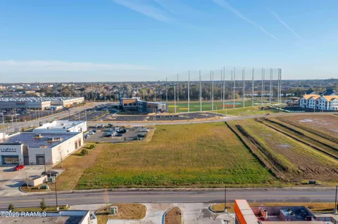 $3,067,500 | 306 Meadow Farm Drive, Lafayette, LA 70508