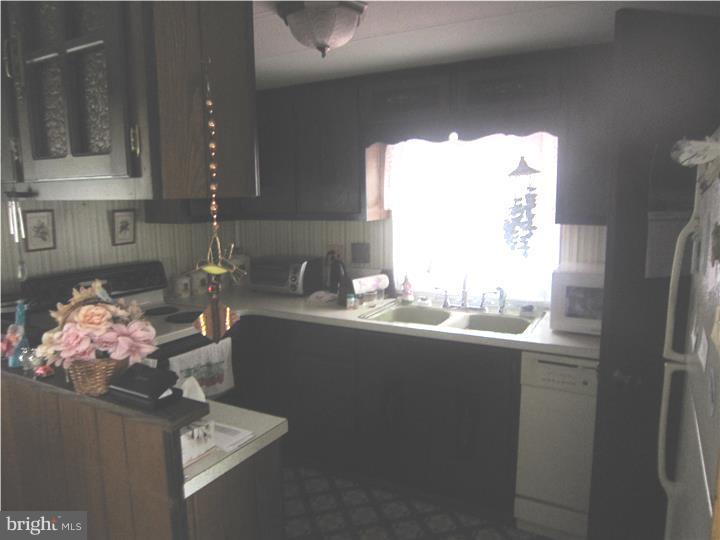 33 Bluebird Road Mantua, NJ 08051 - Photo 4 of 9 Kitchen