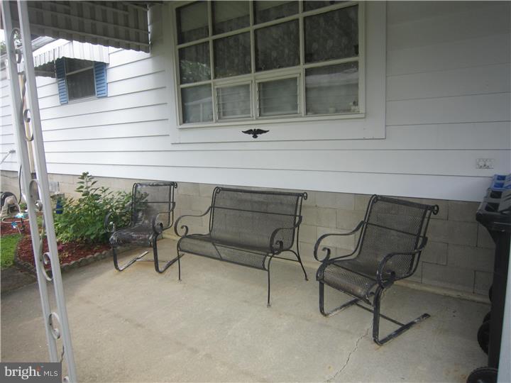 33 Bluebird Road Mantua, NJ 08051 - Photo 7 of 9 Patio