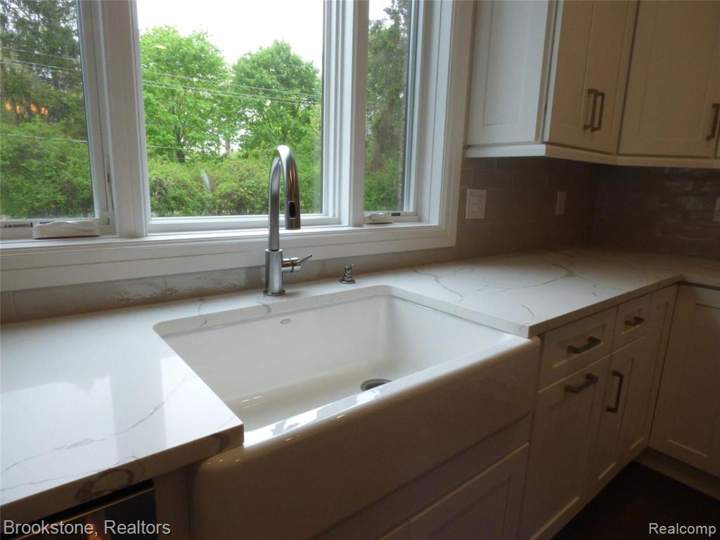 4570 Pickering Road Bloomfield Hills, MI 48301 - Photo 6 of 17