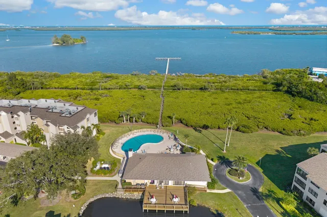 $2,100 | 6175 South Mirror Lake Drive, Unit 208, Sebastian, FL 32958