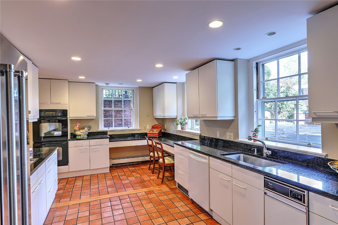 72 Manning Street, Unit 4 Providence, RI 02906 - Photo 18 of 39