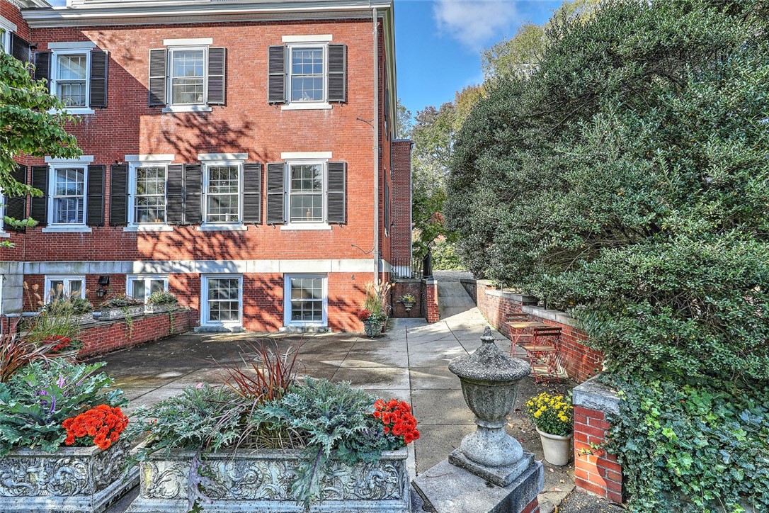 72 Manning Street, Unit 4 Providence, RI 02906 - Photo 3 of 39