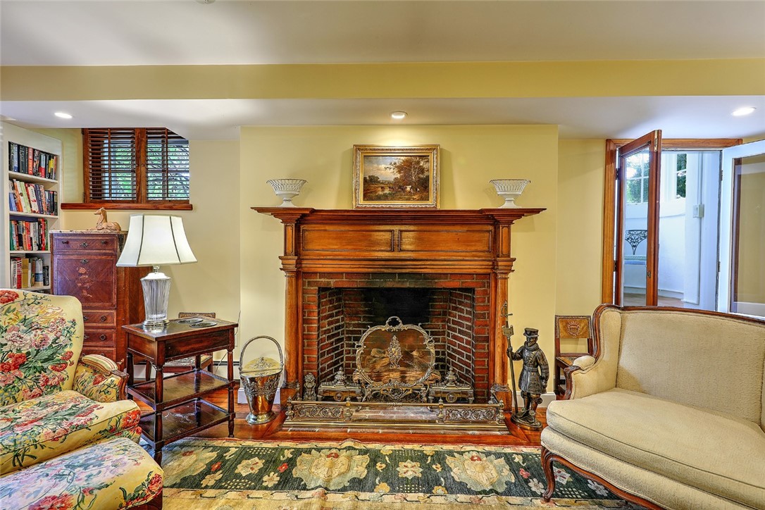 72 Manning Street, Unit 4 Providence, RI 02906 - Photo 7 of 39