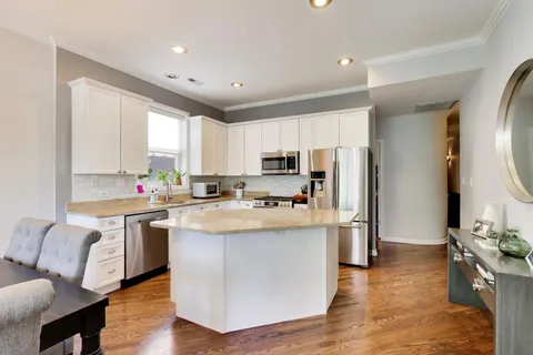$550,000 | 1732 West Diversey Parkway, Unit 2W, Chicago, IL 60614