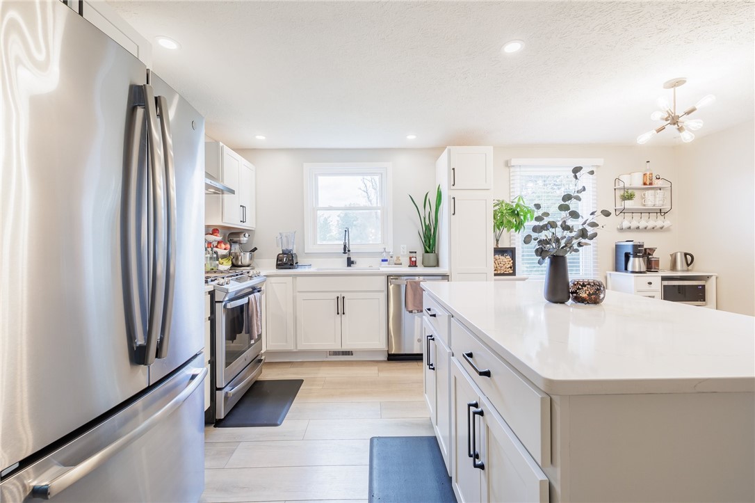 4 Reddick Lane Ogden, NY 14624 - Photo 12 of 37