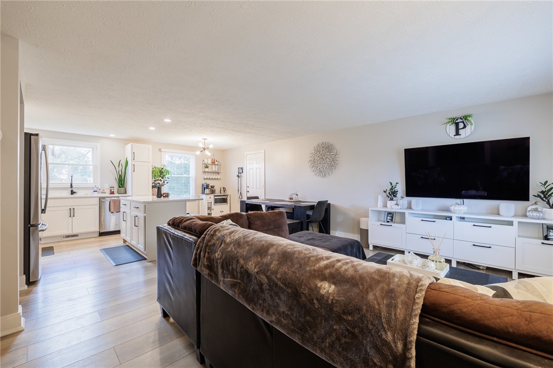 4 Reddick Lane Ogden, NY 14624 - Photo 5 of 37