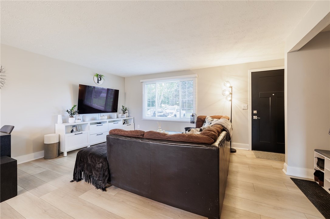 4 Reddick Lane Ogden, NY 14624 - Photo 7 of 37