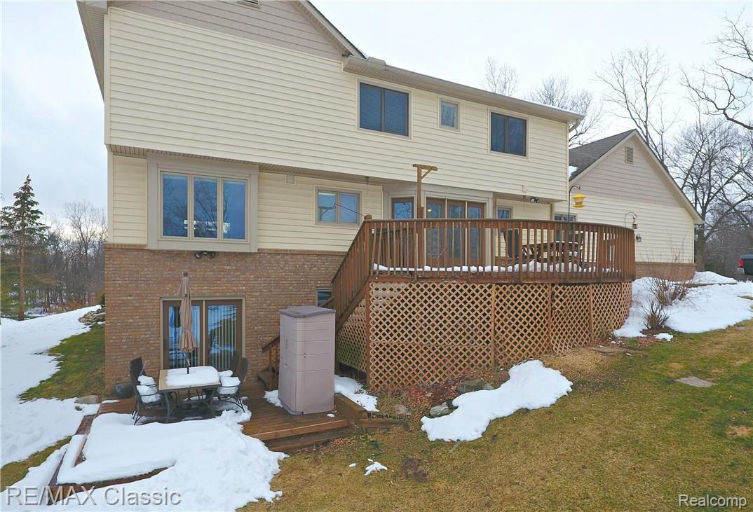 1232 Pine Ridge Road Milford, MI 48380 - Photo 8 of 34 Pine Ridge Dr Back Patio.jpg