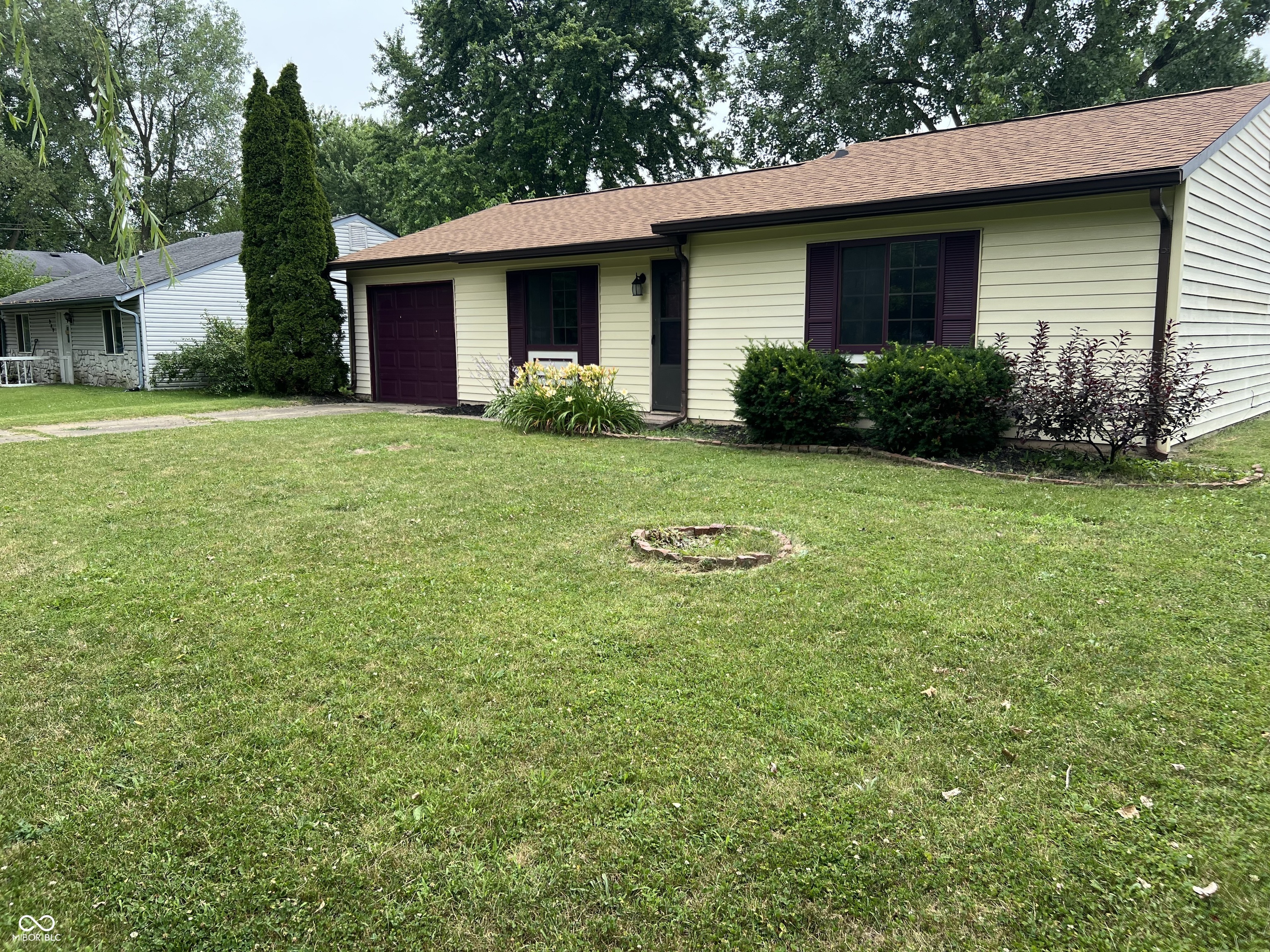 957 West Stop 11 Road Indianapolis, IN 46217 - Photo 3 of 28 Gallery Image 3