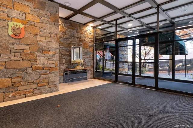 a view of livingroom with furniture