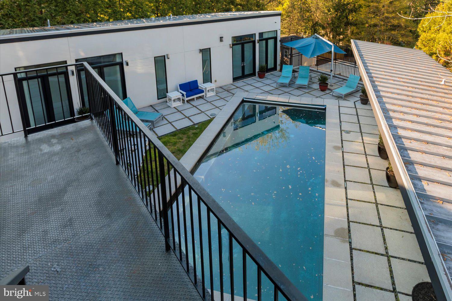 3017 Gates Road Northwest Washington, DC 20008 - Photo 67 of 92 Primary deck off bath