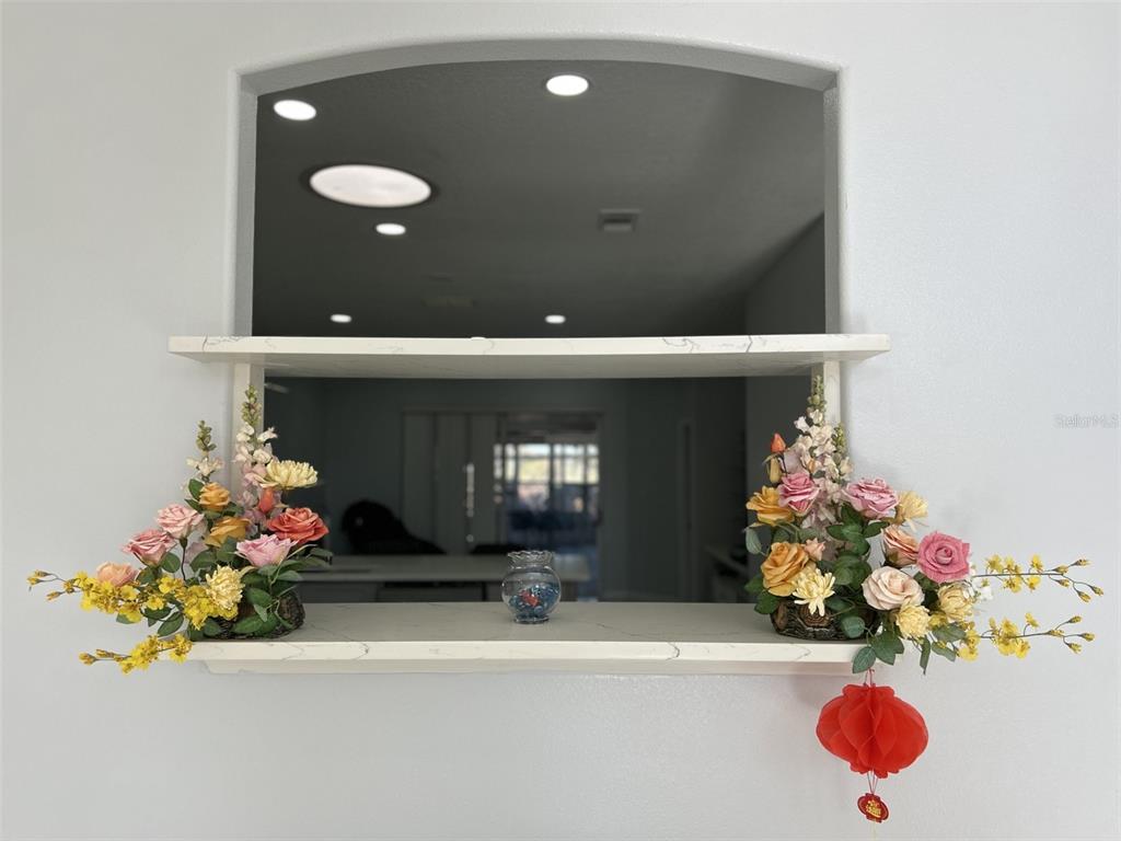 10439 Andover Point Circle Orlando, FL 32825 - Photo 14 of 33 a vase of flowers sitting on a table