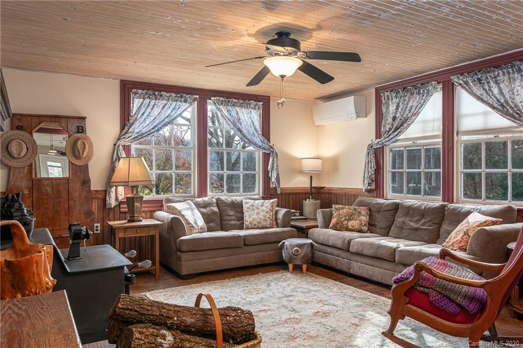 495 Sprinkle Branch Road Marshall, NC 28753 - Photo 7 of 40 Gallery Image 7