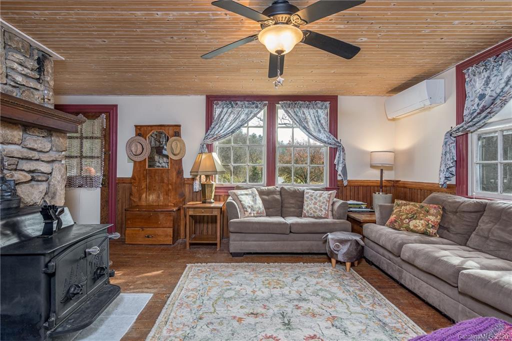 495 Sprinkle Branch Road Marshall, NC 28753 - Photo 8 of 40 Gallery Image 8