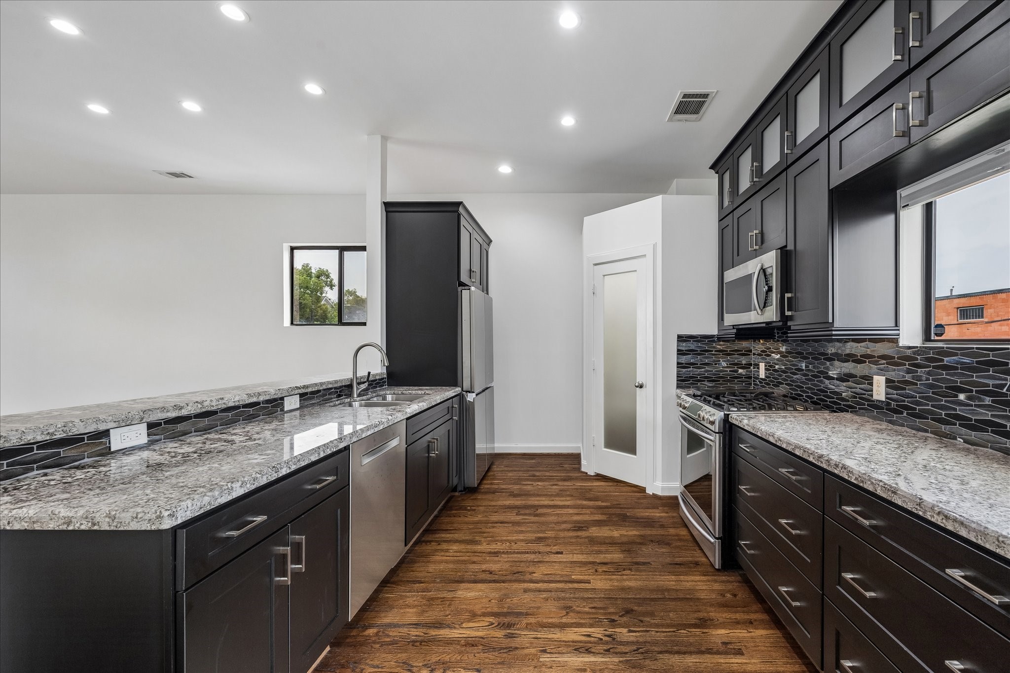 2510 Genesee Street Houston, TX 77006 - Photo 2 of 40 Modern Open Kitchen Featuring Gas Range, New Refrigerator, Bar Seating & Walk-In Pantry
