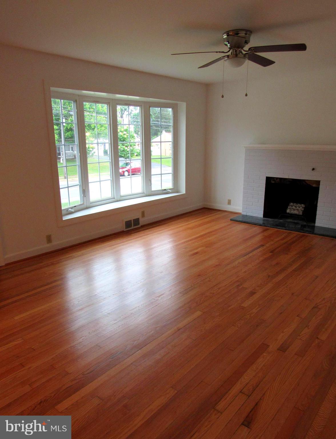 321 Nottingham Road Hagerstown, MD 21740 - Photo 5 of 33 Living Room