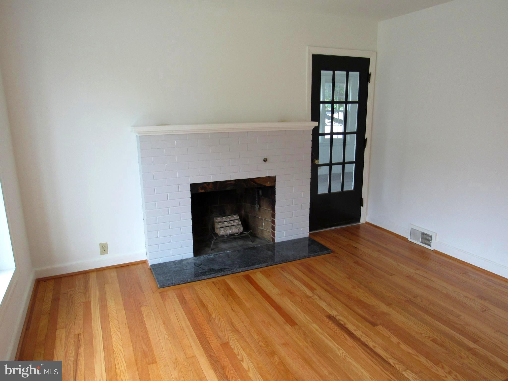 321 Nottingham Road Hagerstown, MD 21740 - Photo 6 of 33 Living Room