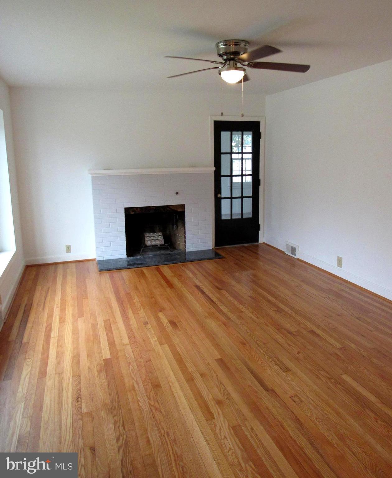 321 Nottingham Road Hagerstown, MD 21740 - Photo 7 of 33 Living Room